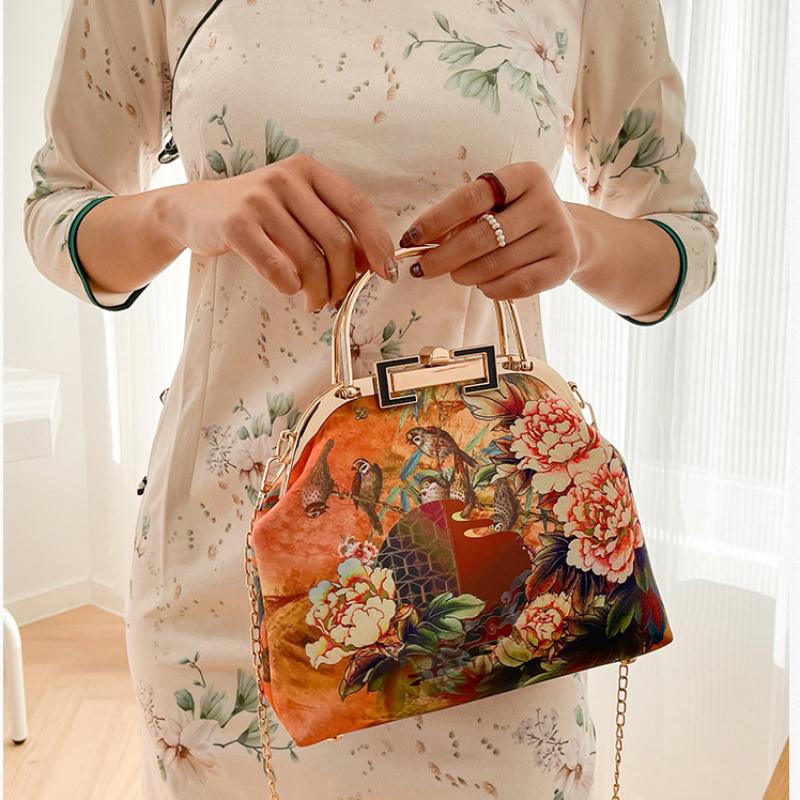 New Wedding Bags Beads Flowers Vintage Bag Shell Lock Hand Bags Women Shoulder Crossbody Bag Chain Fringe Women's Handbags