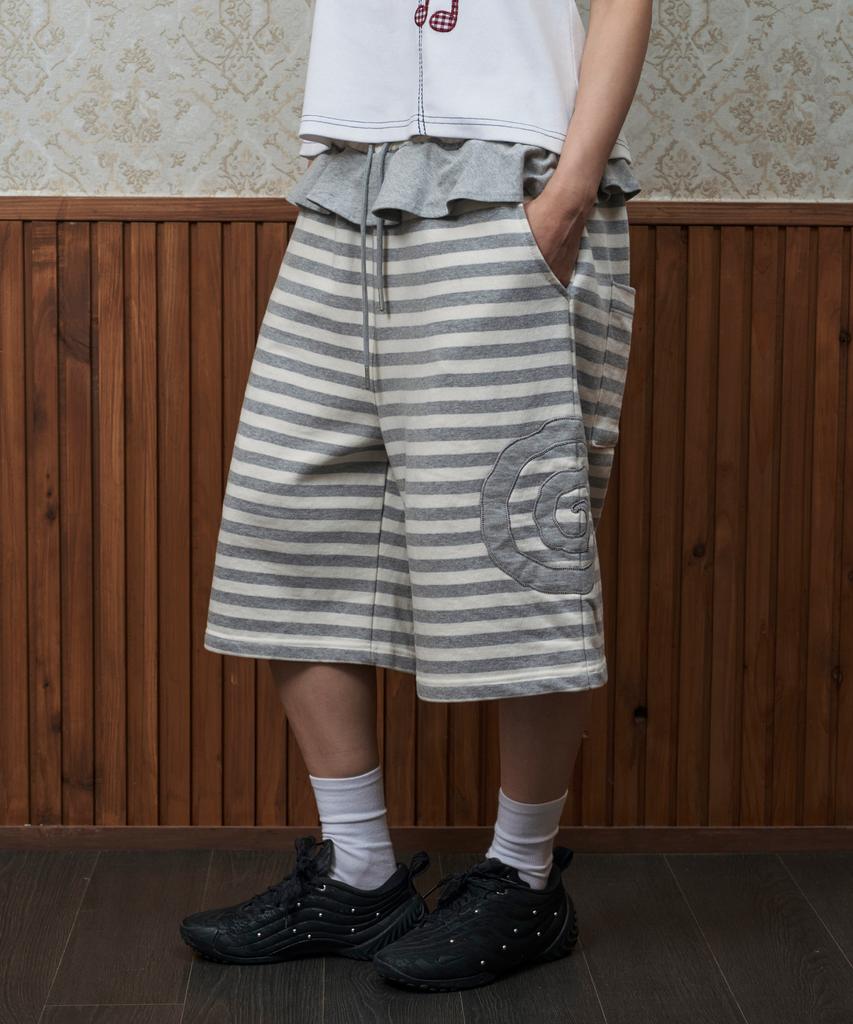 Lujeoseukeulleob [Jamaehwa] Frill Layered Striped Bermuda Sweatpants Gray