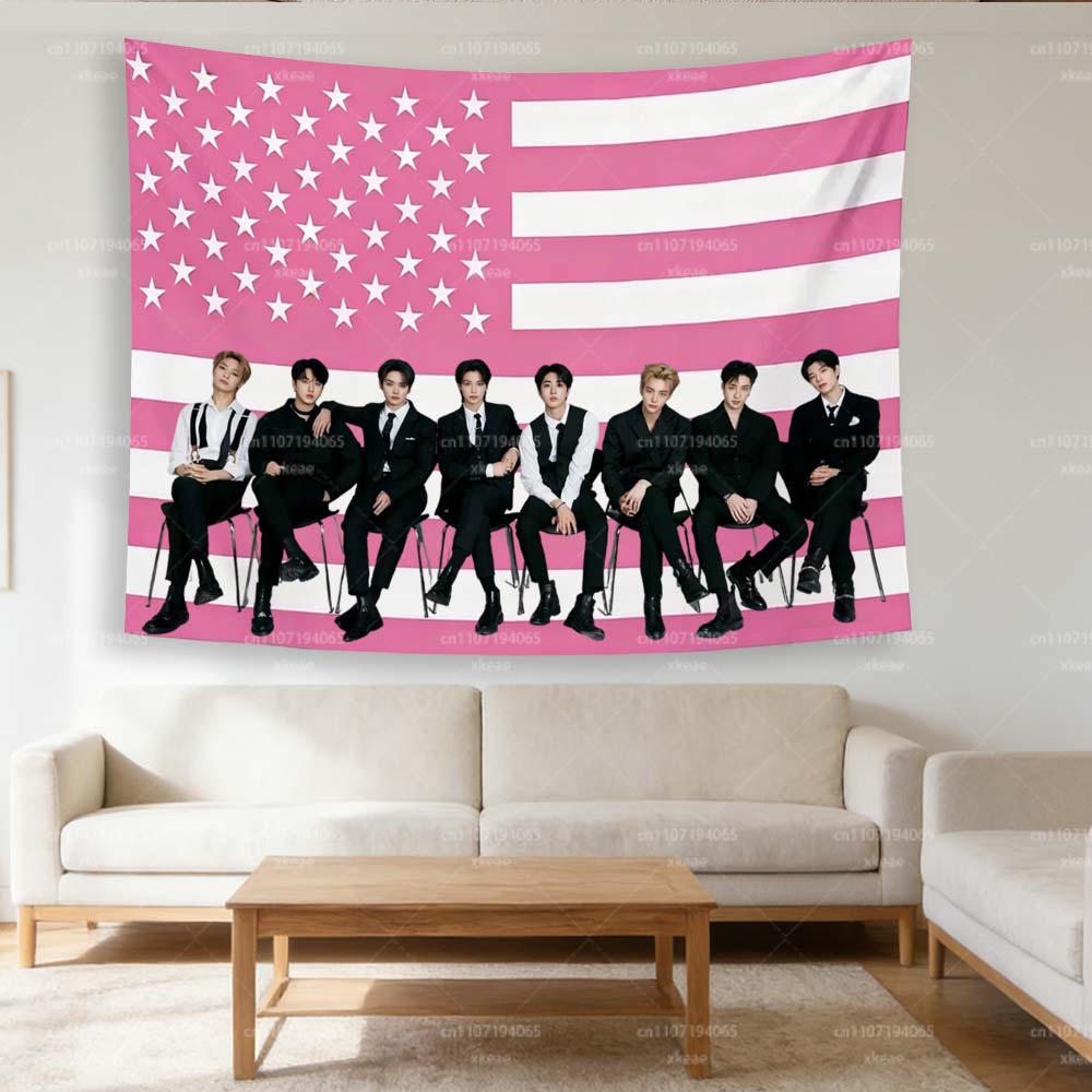 Stray Kids Rosa Amerikanische Flagge Wandteppich, Flachdruck Formelles Gruppenfoto Wandbehang, K-Pop Skz Fanraum Dekor Banner Für Schlafzimmer