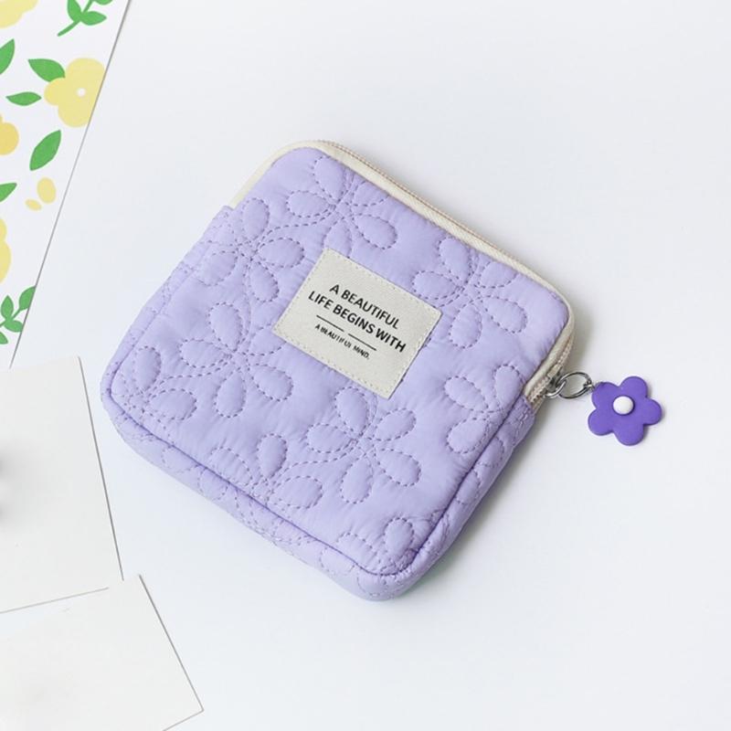 Cute Cosmetic Storage Bag Quilted Flowers Designed Cosmetic Bag Soft Comfortable Makeup Bag for Lipstick Jewelry Pouch