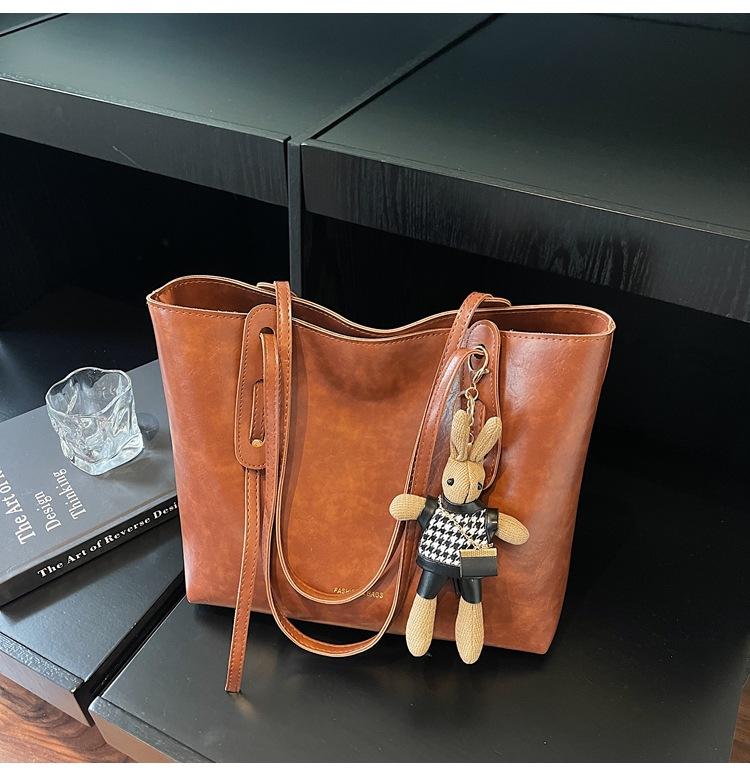 

Bag Women s 2025 New Retro Tote Bag Large Capacity Versatile Shoulder Bag Premium Sense Niche Commuter Bag коричневый