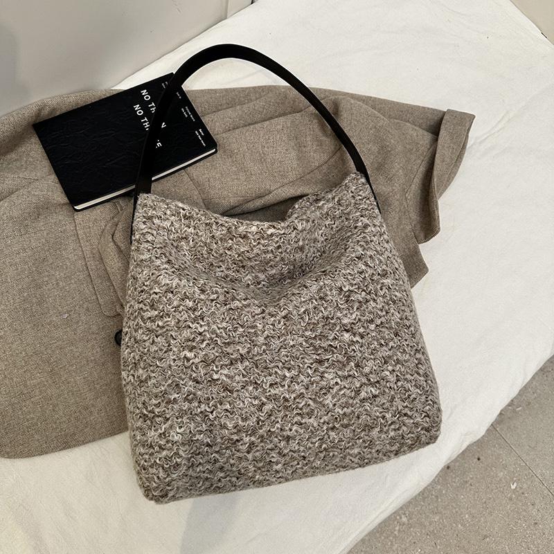 

Yogodlns Women Plush Leopard Shoulder Bag Fashion Large Capacity Chic Hobo Bag Fluffy Shopper Tote Outdoor Travel Bag 38x12x36cm хакі