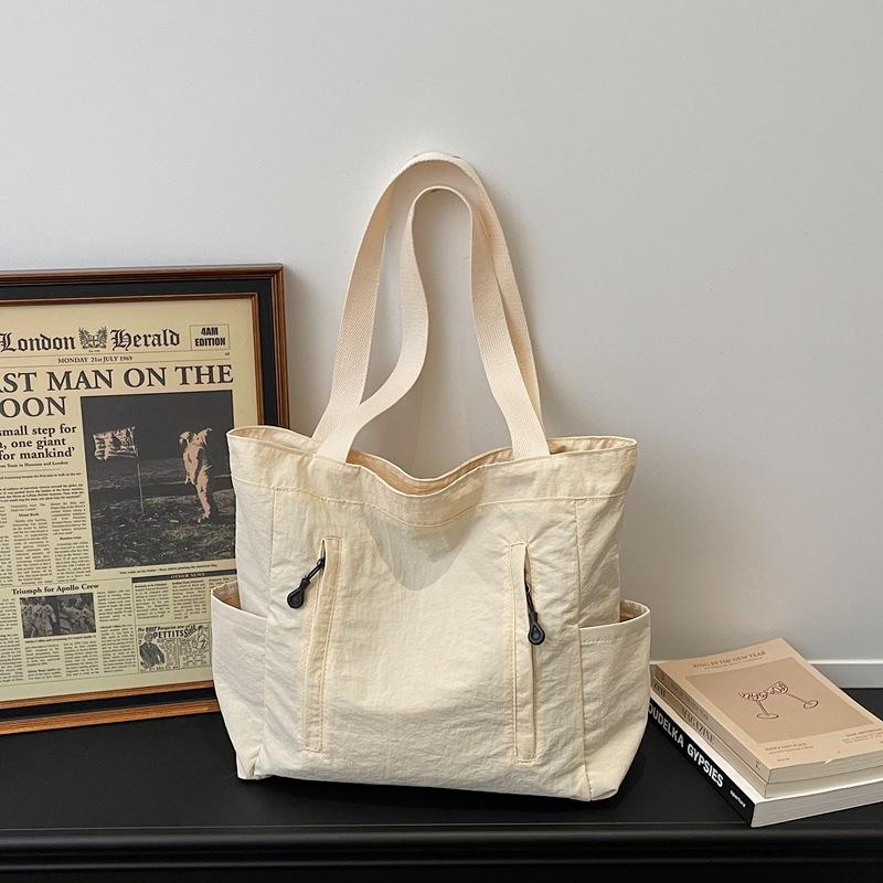 

New Large Capacity Lightweight Shoulder Bag Multi Pocket Simple Tote Bag Color Fashi and Versatile for Daily Use Commuting Bag
