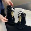 Fashion Fashion Metal Decoration Flat Sandals Women Luxury Designer Ankle Strap Flip Flops Summer Light Comfortable Slippers Sandalias
