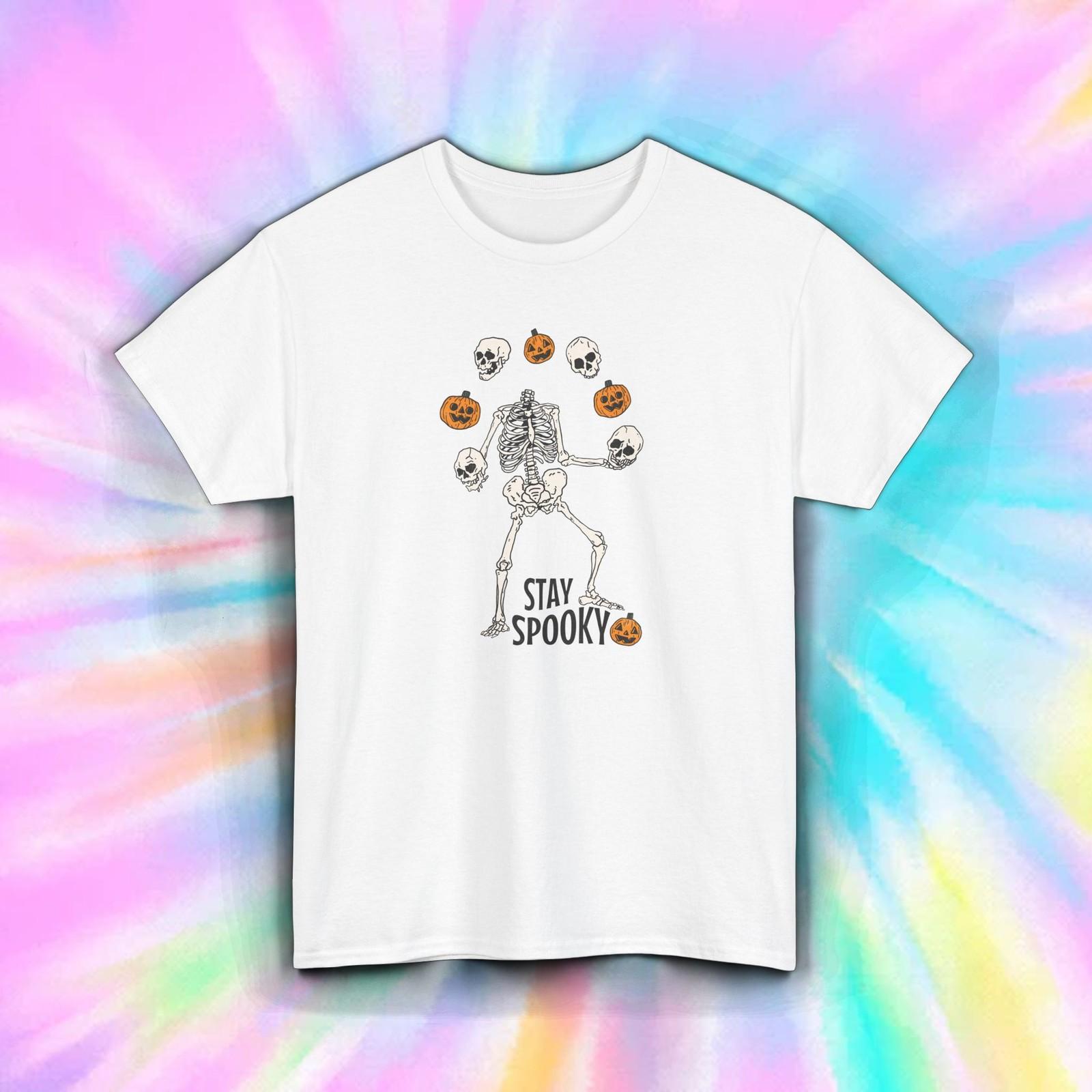 Stay Spooky Skeleton Juggling Shirt | Funny Halloween Pumpkin Skull Graphic Tee S разноцветный