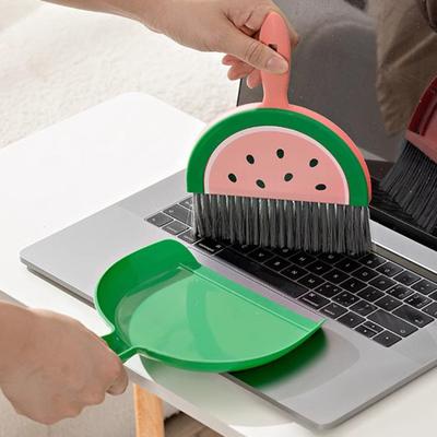 Juego de Escoba y Recogedor Pequeño Temática de Frutas Antiarañazos Limpiador de Migas para Escritorio Superficies de Vidrio Piano Polvo Fino Escombros Escoba de Mano Juego