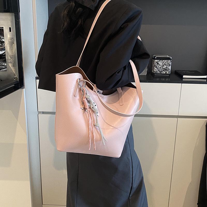 Winter big bag women 2025 new commuter bag large capacity tote bag high sense shoulder bag women