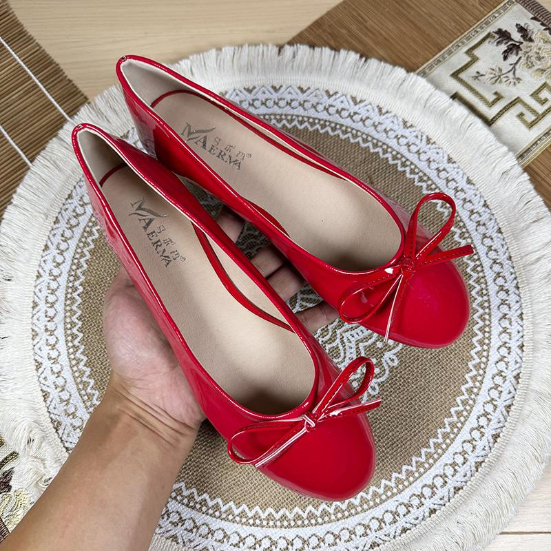 Fashion Flat Shoes Women's 2025 Spring and Autumn New Round Toe Ballet Shoes Bow Knot Shallow Retro Patent Leather Red Plus Size 43 44
