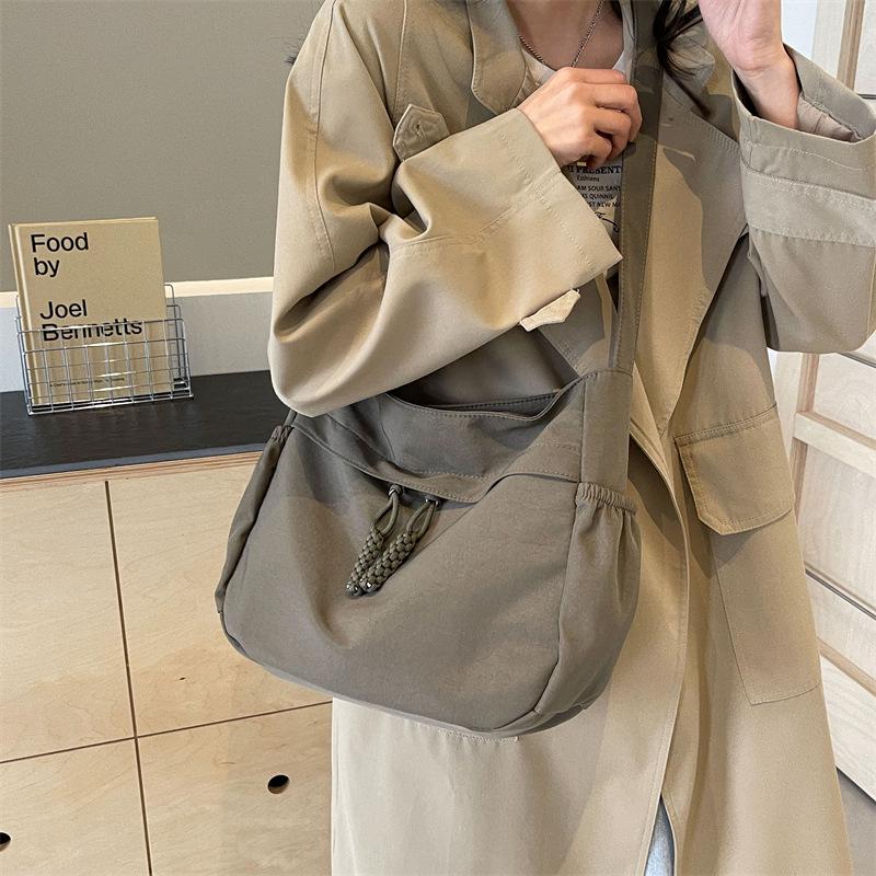 

2025 Spring/Summer Versatile Large Capacity Korean Style Tote Bag for Women - Casual and Stylish Cloth Bag for Students зелений
