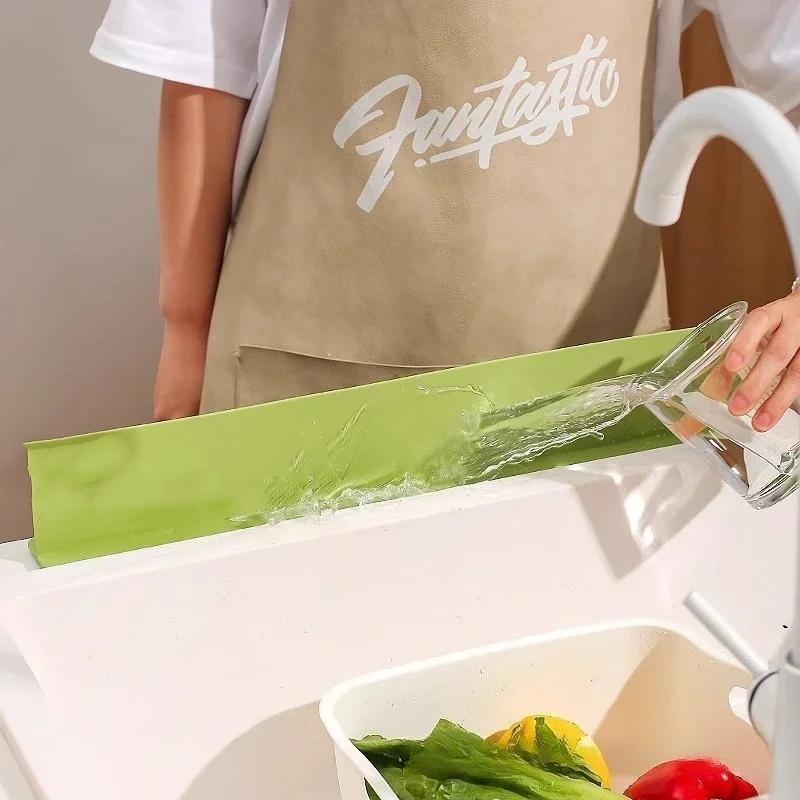 1PC Silicone Kitchen Water Deflector Sink Baffle Splash Guard with Suction Cup Pool Protect Clothes From Splashing Water Baffle