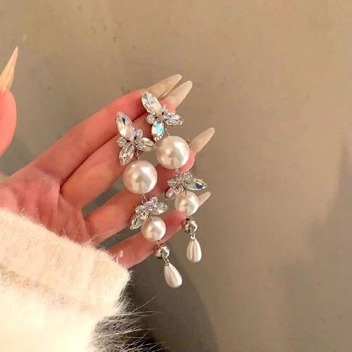 Banquet Protagonist Exquisite Daughter Flashing Zirconium Hollow Earrings Female Light Luxury Niche Exaggerated Earrings Temperament Unique Earrings