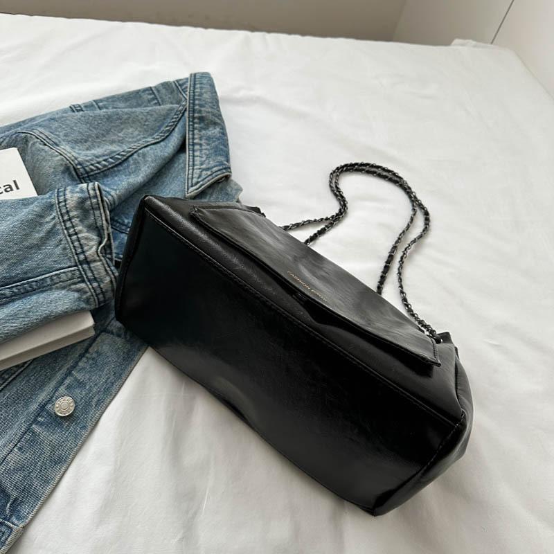 Korean Retro Bag, Women's New Versatile Armpit Bag, High-end Texture Oil Leather Chain Crossbody Bag