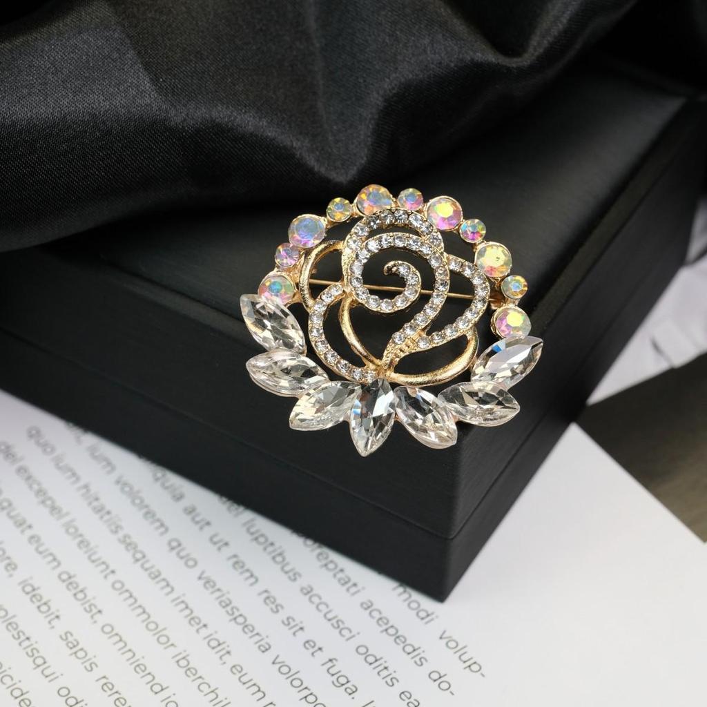 Retro Flower Pearl & Diamond Alloy Brooch Pin