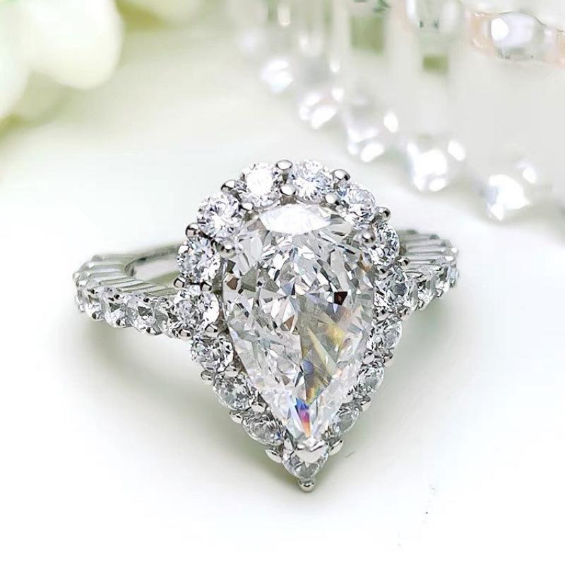 Emerald and White Zircon Women s Ring – Light Luxury, High-End Fashion Jewelry Adjustable
