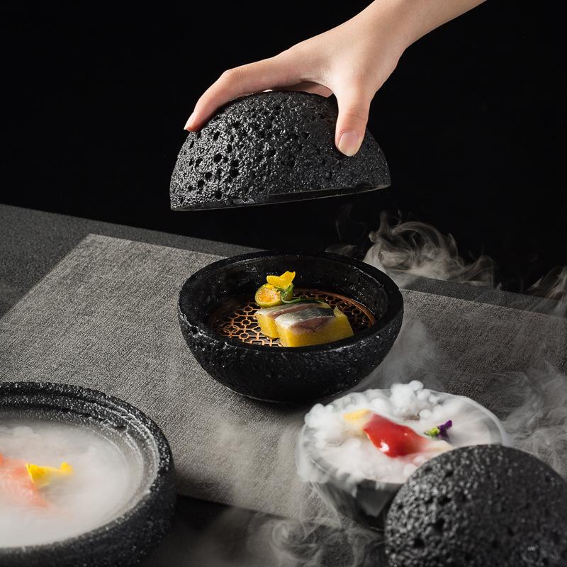 Kreativní japonské molekulární cuisine Nádobí Představeno Mísa talíř ve tvaru meteoritu Koncept se suchým ledem Západní talíř Prémiový tác