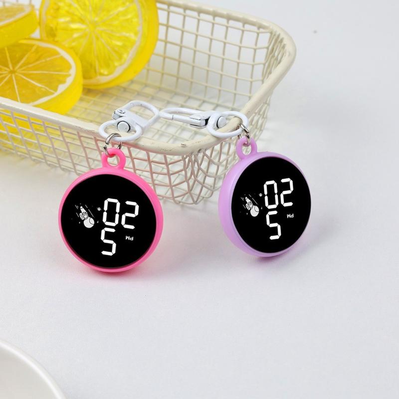 Porte-clés Montre Dessin Animé Étanche Lumineux Affichage Numérique LED Électronique Montre Suspendue Montre de Poche Style Astronaute Horloge