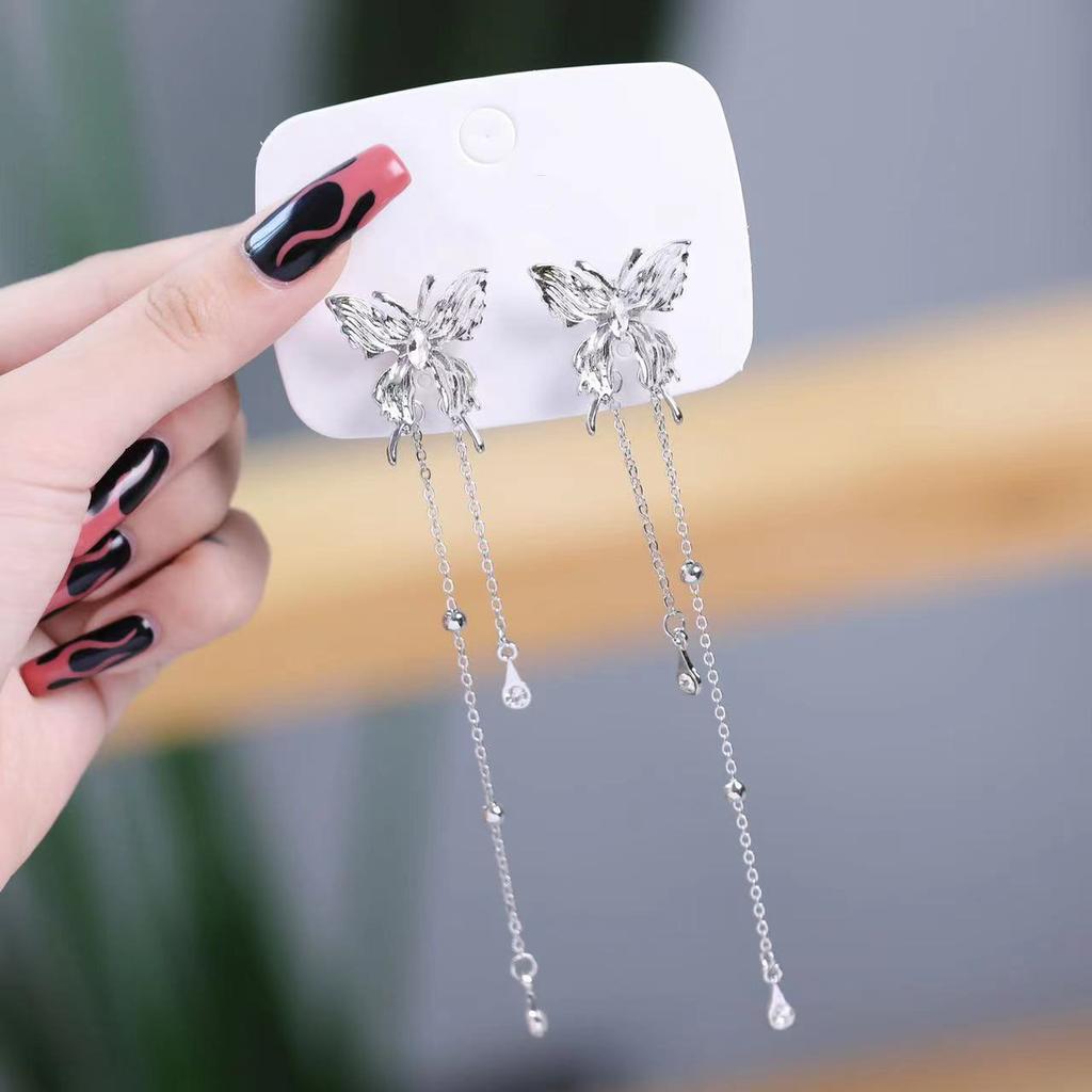 Pinkdudu Mode froid Style papillon longues boucles d'oreilles lumière luxe symétrique papillon frange boucle d'oreille pour les femmes PD1494