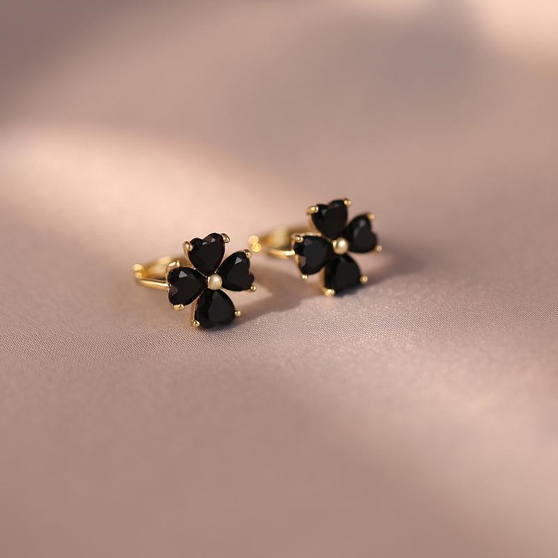 Korean Black Four-Leaf Flower Luxury Earrings