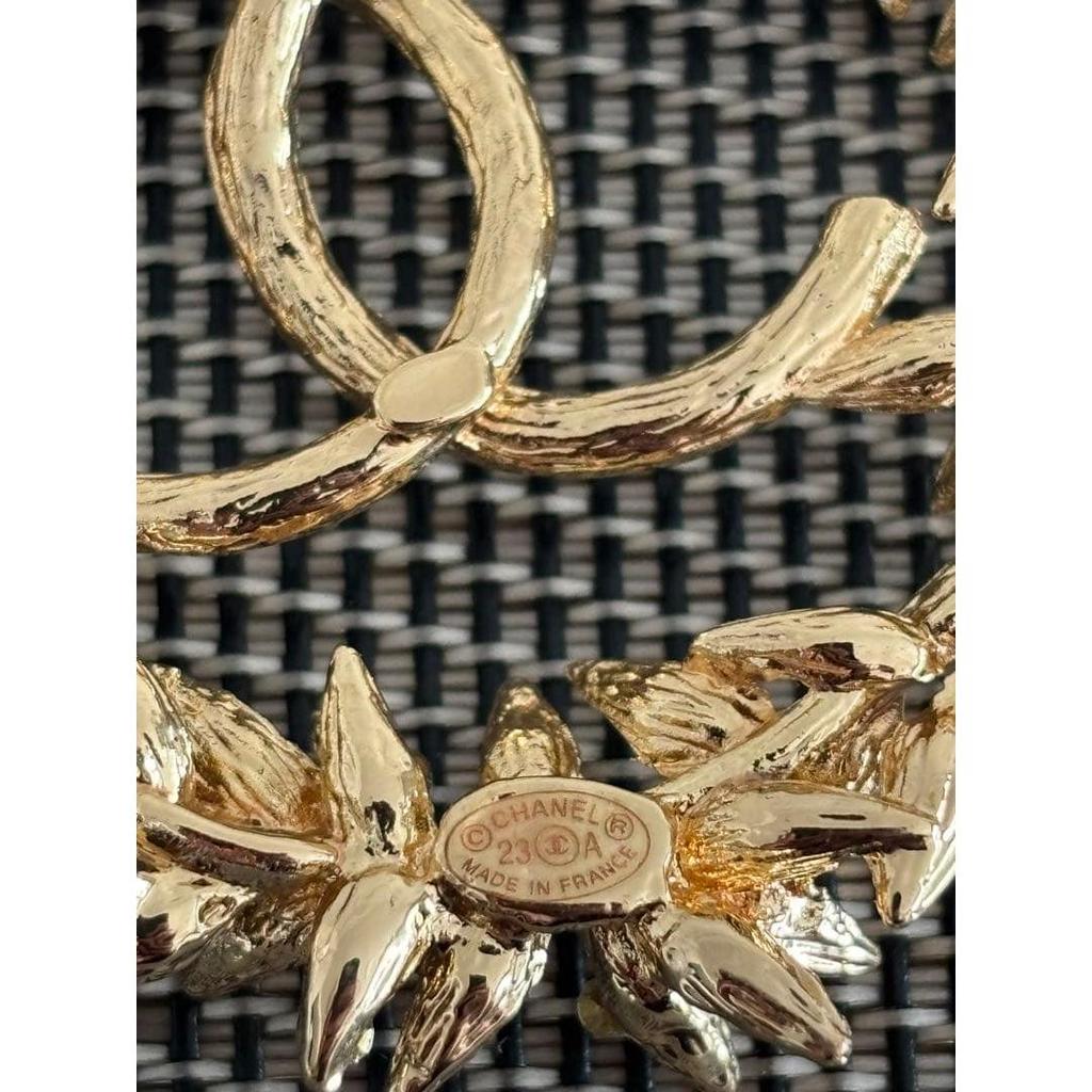 Used Gold Wreath Brooch