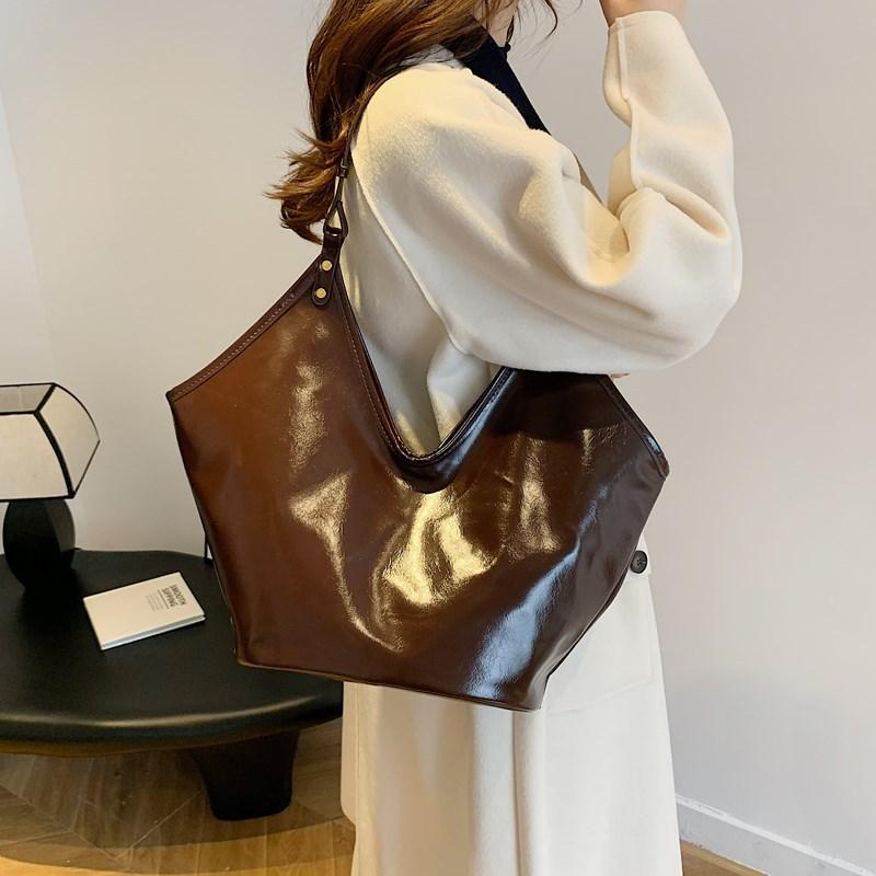 

Ретро сумка большой вместимости женская 2025 новая модная текстурная сумка через плечо, простая сумка-тоут для работы 27*18*35