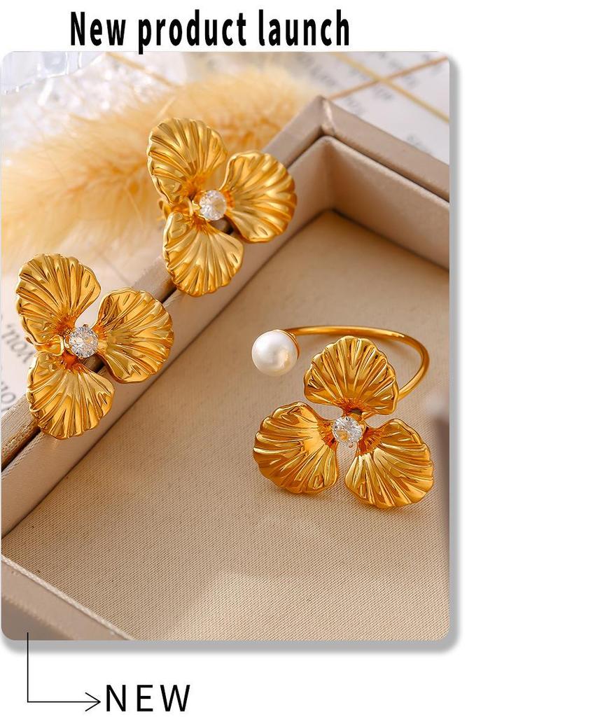 European & American Luxurious Titanium Steel Imitation Pearl Flower Ring – 18K Gold, Colorfast, Open & Adjustable – Fashionable Earrings Included