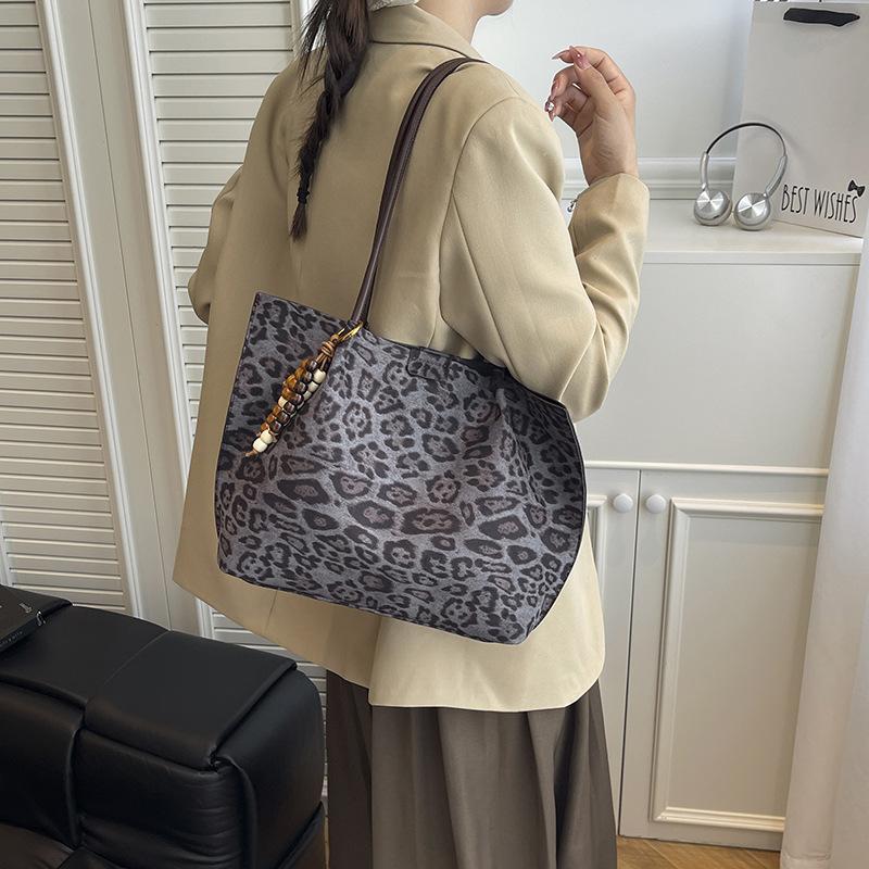 Leopard Print Bag Women's Large Capacity 2025 New Autumn and Winter Retro Shoulder Mother and Child Bag To Work Commuting Armpit Tote Bag