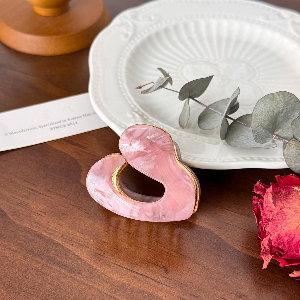 Trendy Geometric Design Hair Claw Clips In Multiple Colors Perfect For Fashionable Looks