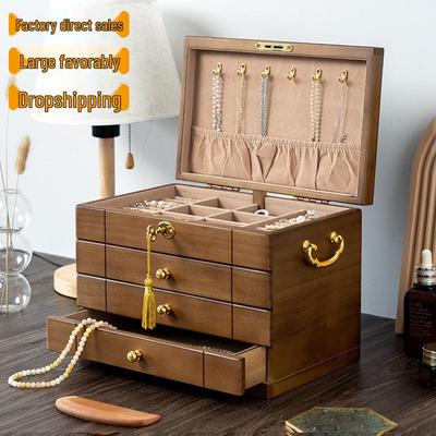 Antike massive Holzschmuckschatulle mit Schloss: Aufbewahrung für Halsketten, Ohrringe und Ringe. Exquisite Handwerkskunst.