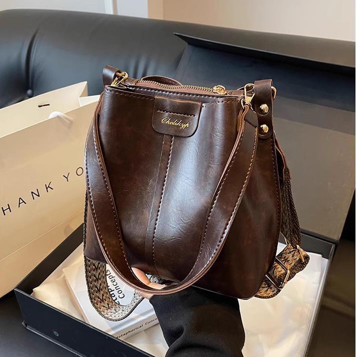 "2025 Korean Style Women's Retro One-Shoulder Large Capacity Wide-Band Crossbody Bucket Bag"