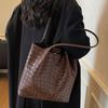 2025 tote bag new fashion woven pattern bag women's simple daily commuter bag large capacity mother and child shoulder bag