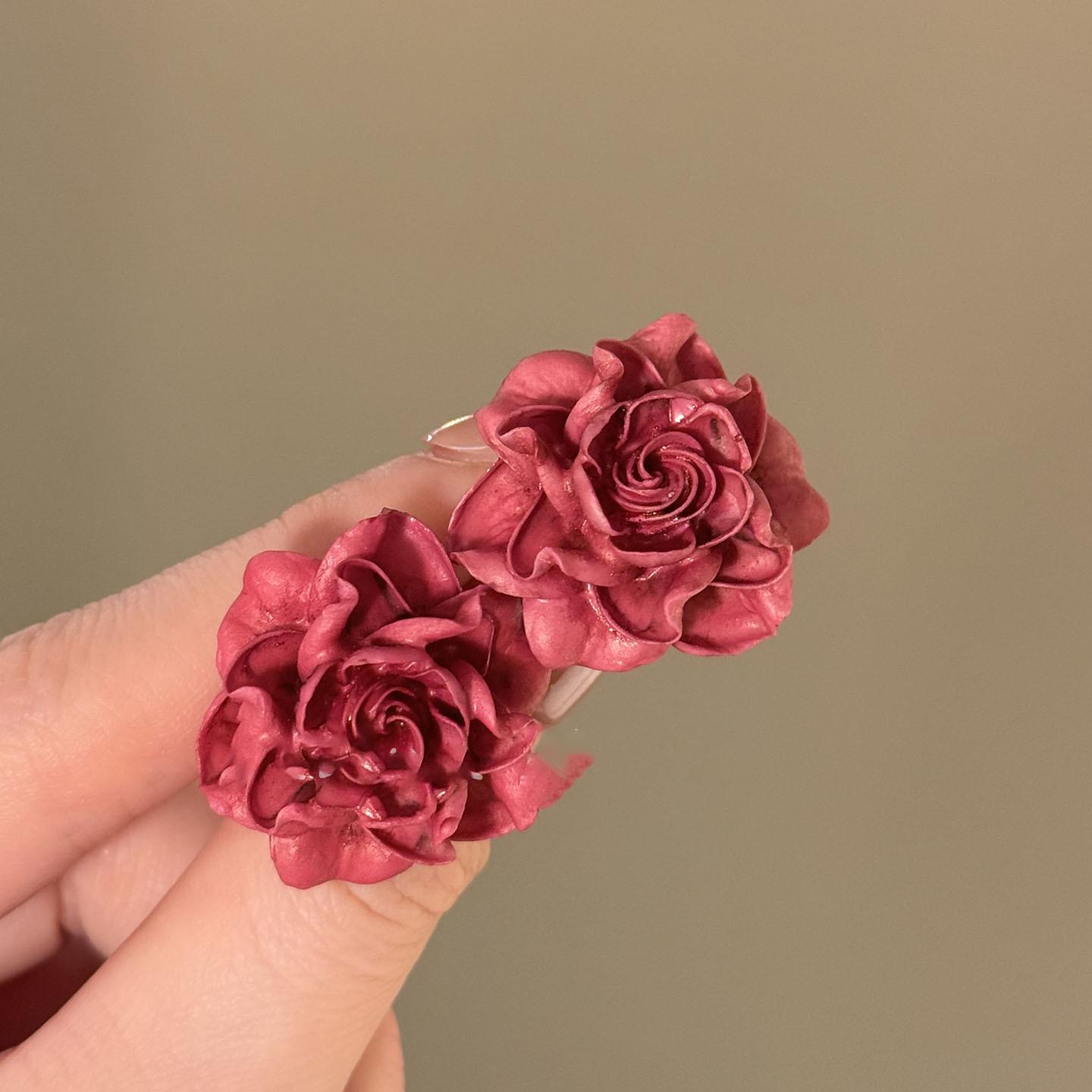 

Resin rose flower stud earrings elegant and sweet temperament niche daily earrings light luxury earrings women