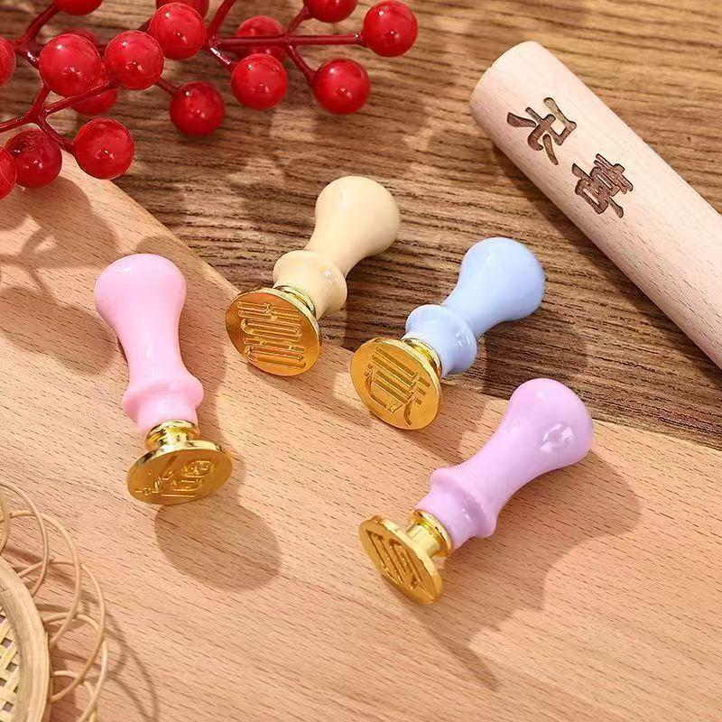 Dumpling Wrapper Stamp with Fu and Cai Character Engraving - Household Embossing Tool Wealth Dumpling Stamp (Random Handle Color)