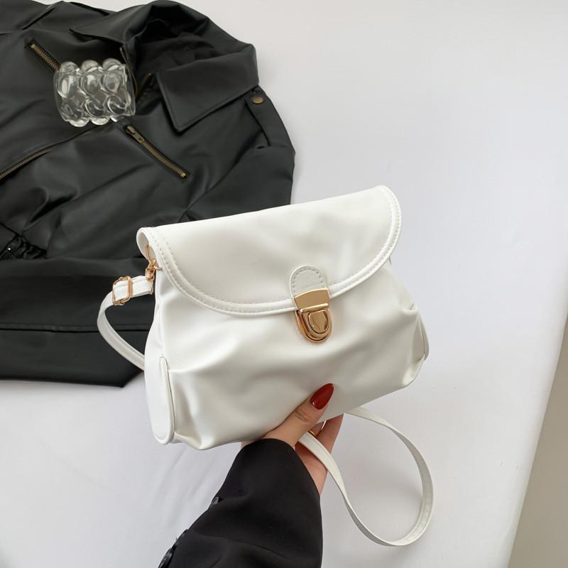 

2024 New Style Stylish Simple Street Fashion Women s Bag Large Capacity Shoulder Bag білий