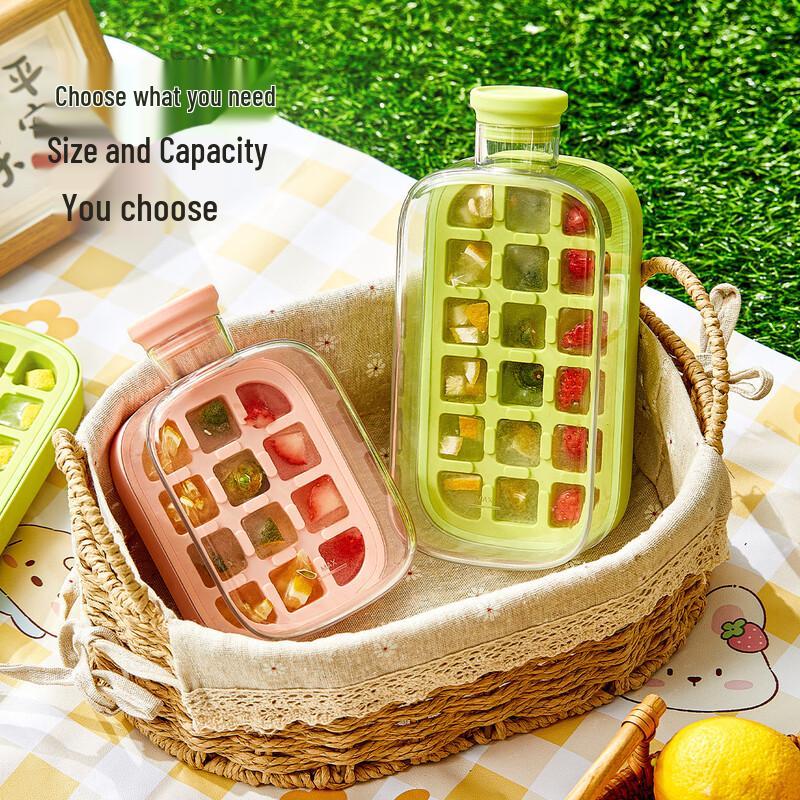 Green Source One-Touch 800ml Ice Cube Tray with Straw and Strap