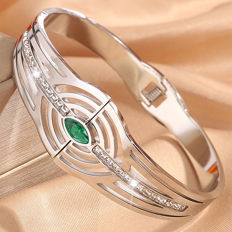 Retro Devil's Eye Opening Couple's Emerald Zircon Inlaid Eye Aiming Bracelet