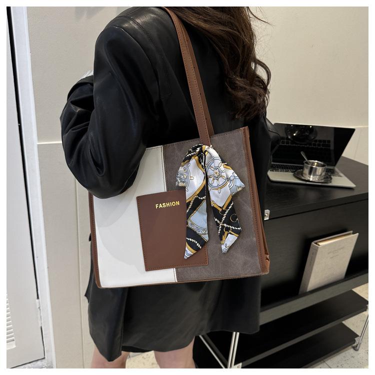 Tote Bag Simple and Large Capacity Fashiable and Casual Autumn and Winter Ctrasting Color Commuting Shoulder Bag for Women