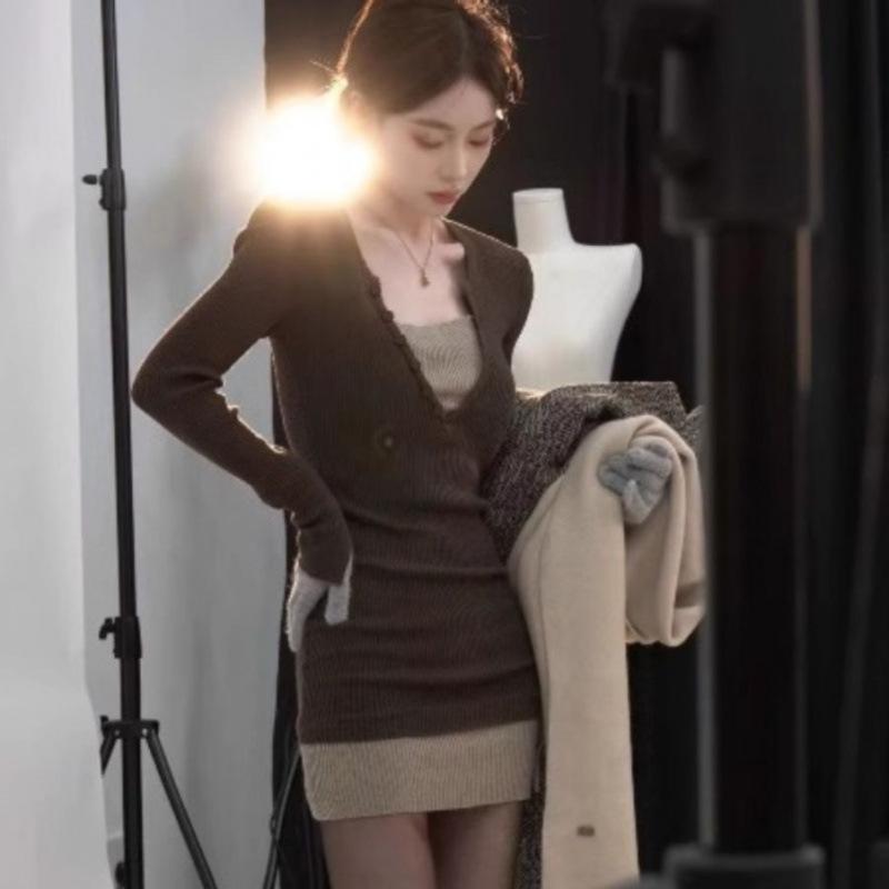Women's Petite Wool Knitted Dress: Elegant, Slim-Fit, Hip-Hugging Style for Autumn & Winter, Perfect Under Coats