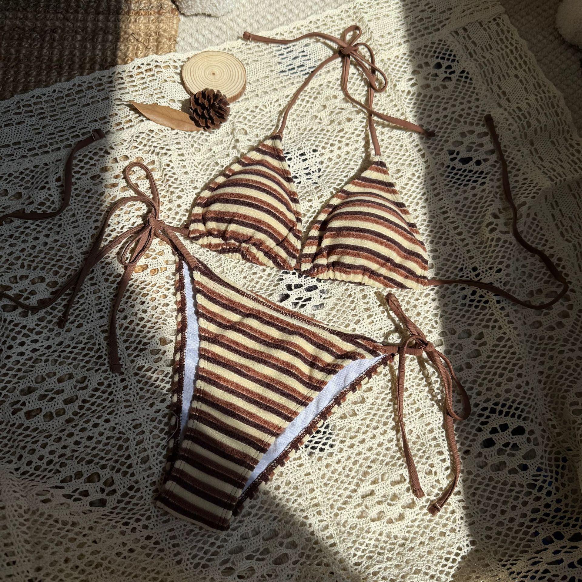 2026 European and American New Striped Towel Cloth Small Fresh and Sexy Split Swimsuit Bikini S темно-коричневого