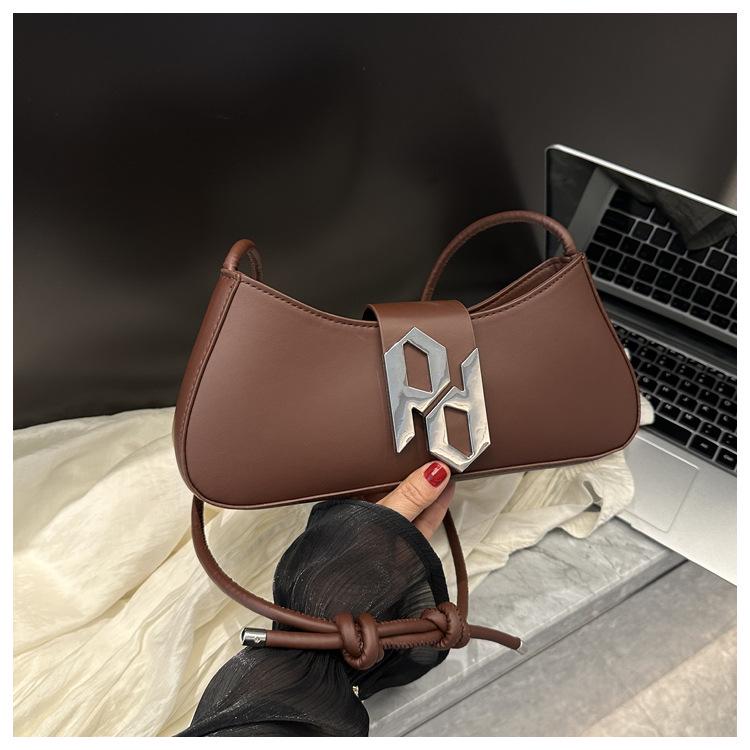 

Женская модная сумка подмышку на плечо: Стильный дизайн кроссбоди 2023 года, универсальный и трендовый темно-коричневого