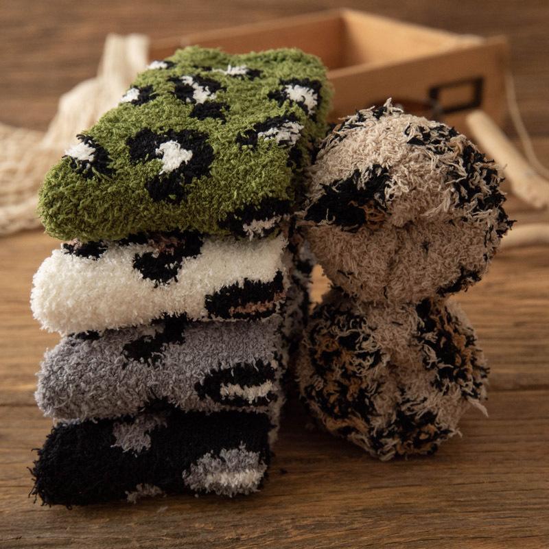 5/10 Pairs Comfortable Casual Coral Velvet Socks for Women Thickened Mid Calf Socks Cute Cow Spot Fleece Lined Floor Socks Home Warm Sleep Socks