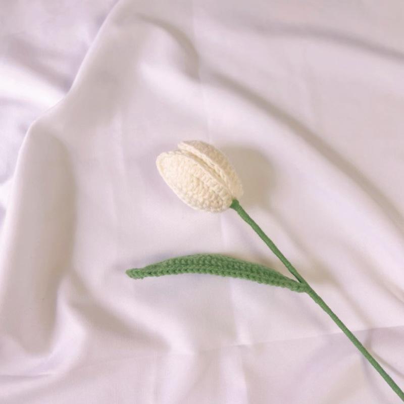 Tulip Handcrafted Yarn Crochet Flower - Eternal Gift Simulation