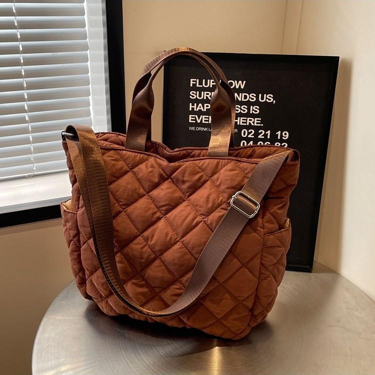 Cloth Bag Women's Large-capacity Autumn and Winter Rhombus Shoulder Messenger Bag, High-end Commuter Tote Bag
