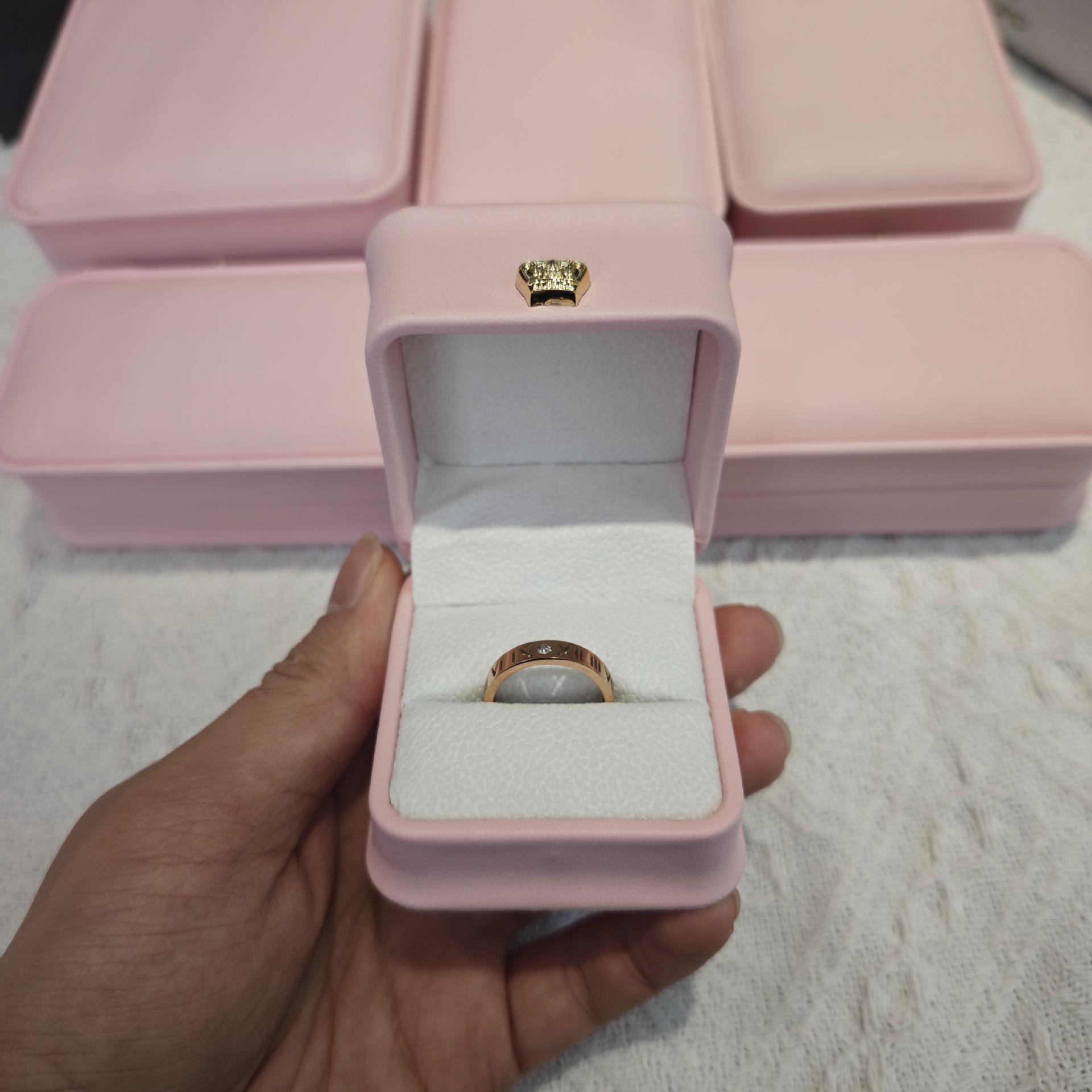 Light Luxury Jewelry: Agate Pendant Pink PU Leather Necklace Gift Box with Crown Design