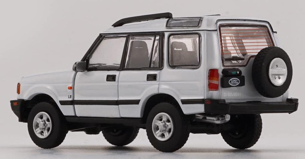 BM CREATIONS Land Rover Discovery 1 1998 White RHD Finished Model 1/64
