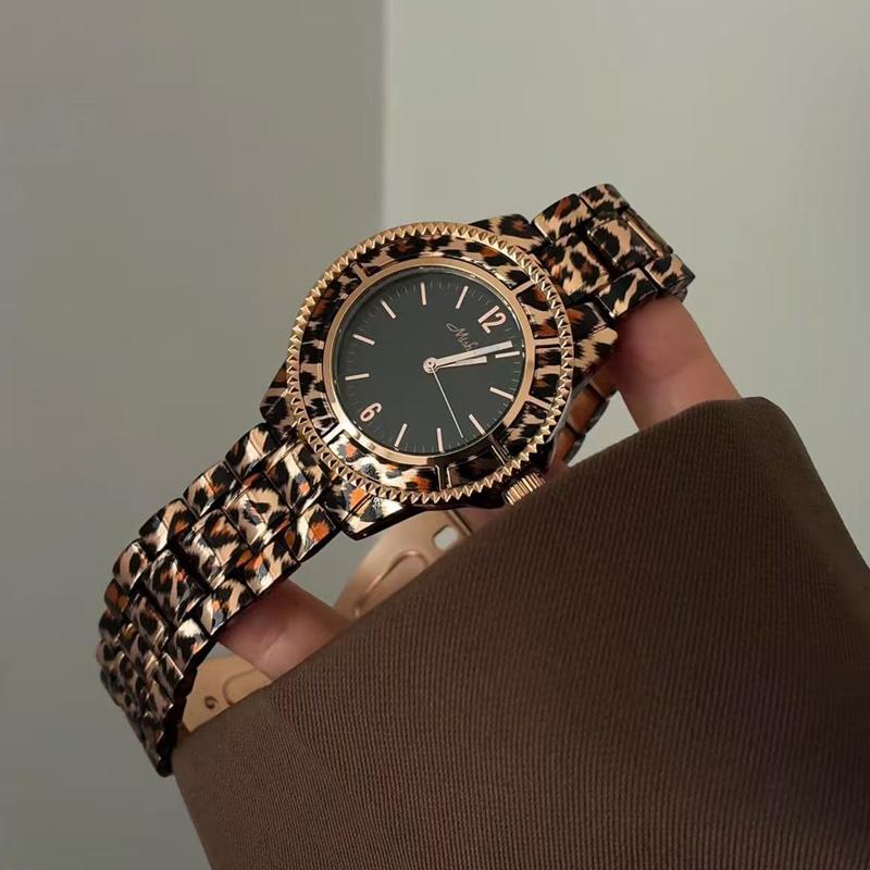 Leopardenmuster-Uhr für Damen, Vintage-Quarzuhr, High-End und luxuriöse Armbanduhr, Kleine goldene Uhr, Trendige Damenuhr.
