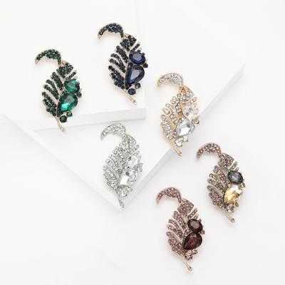 Atmosphärische Retro-Brosche aus Legierung mit Strasssteinen und Blättern, modische High-End-Anstecknadel für Damen, für Anzüge, Strickjacken, Anstecknadeln