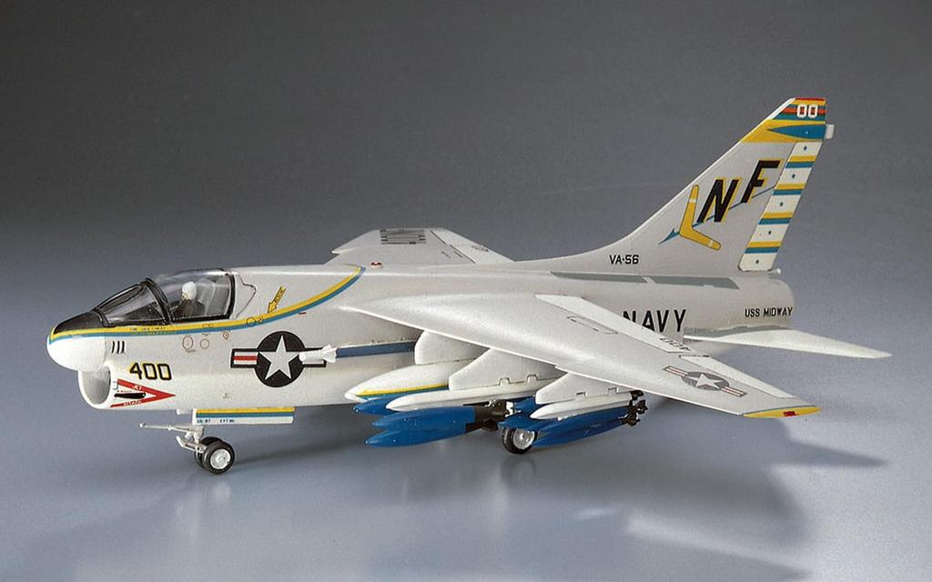 Hasegawa US Navy Corsair II Attack Aircraft Plastic Model Kit B8 1/72 A-7A Carrier-Based
