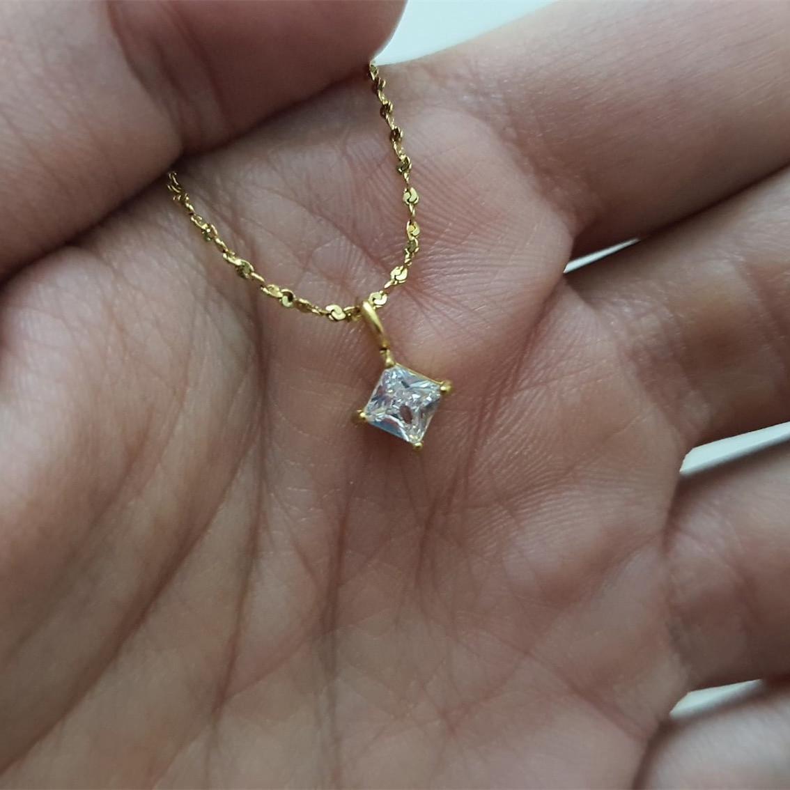 Exquisite 18K Gold-Plated Zirconia Star Necklace with Single Diamond Pendant