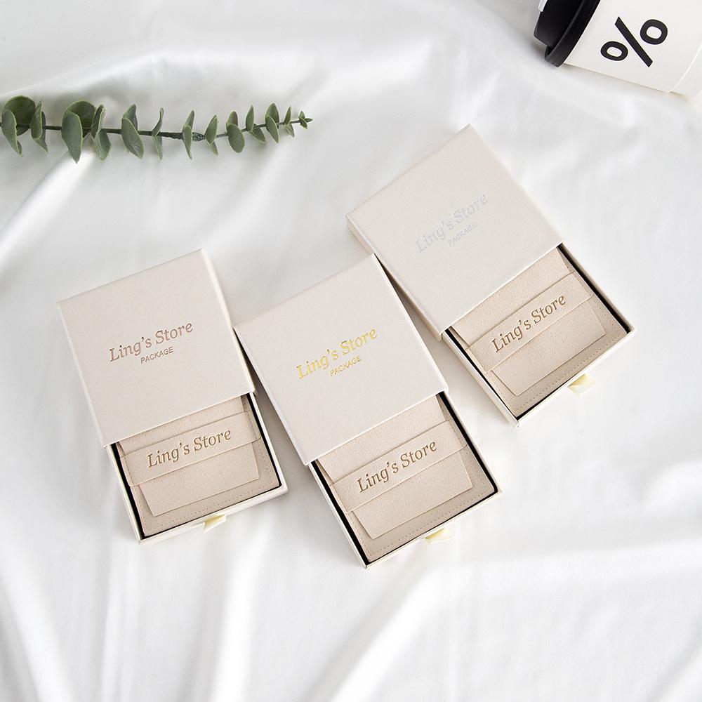 24/50/100Sets Custom Logo 9x9x2.5cm Jewelry Drawer Box 8x8cm Microfiber Strip Bags Can Debossed Logo For Earrings Rings Necklace