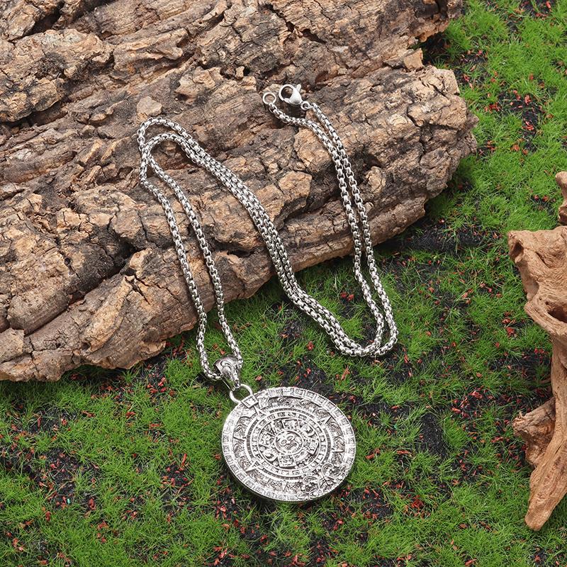 Collar Colgante Calendario Solar Azteca Maya para Hombres y Mujeres Collar Colgante Insignia de la Suerte con Cadena de Cuerda Regalo de San Valentín